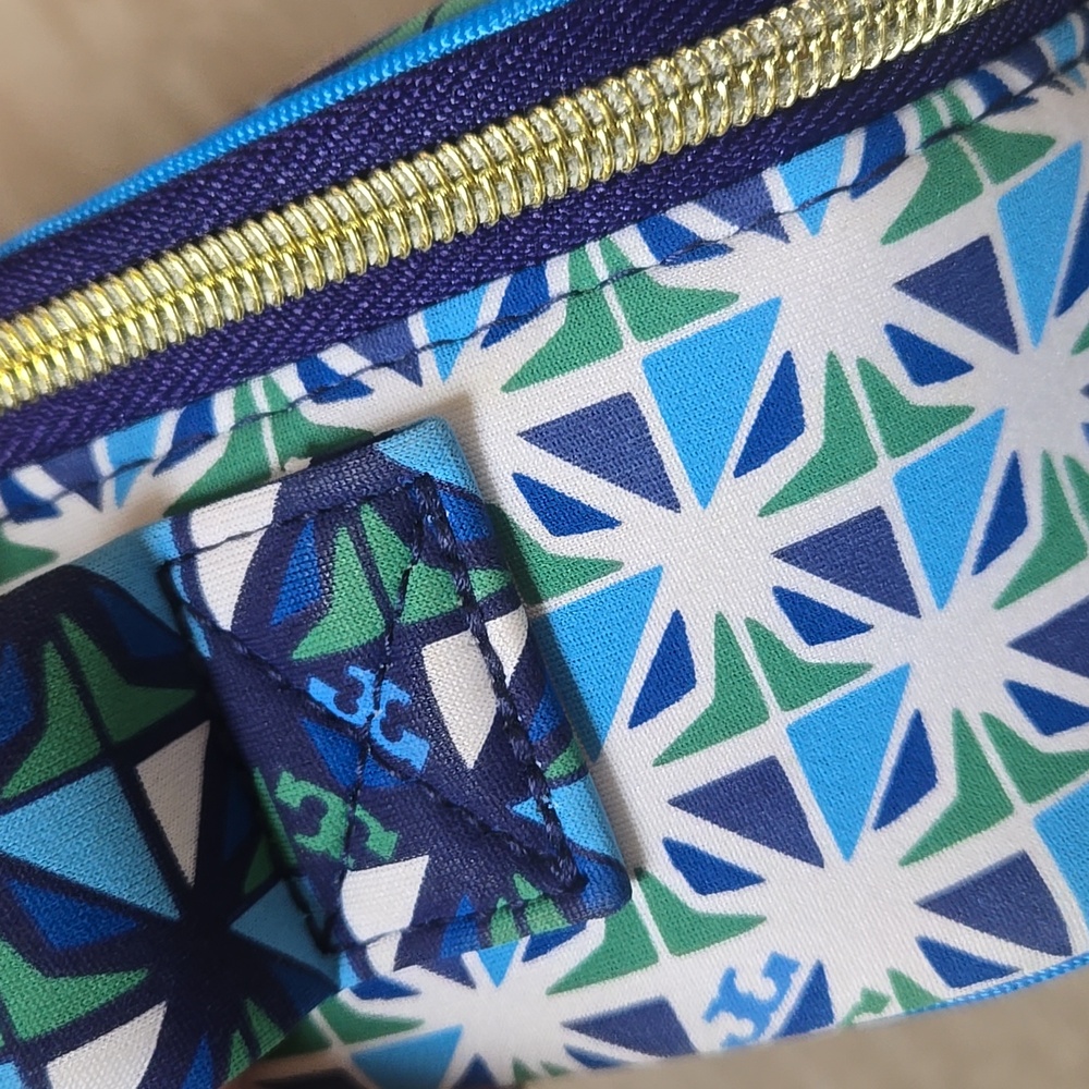 Tory Burch Stylish & Versatile Insulated Zipper Lunch Box/Cosmetic Case - Picture 3 of 11